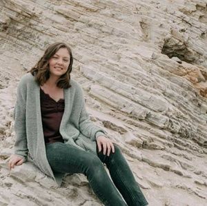 Meet your Posher, Alaura